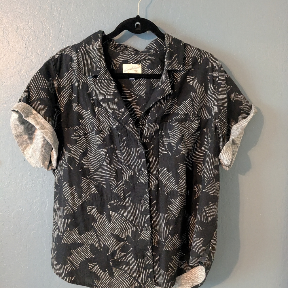 Universal Thread Black and Gray Patterned Top